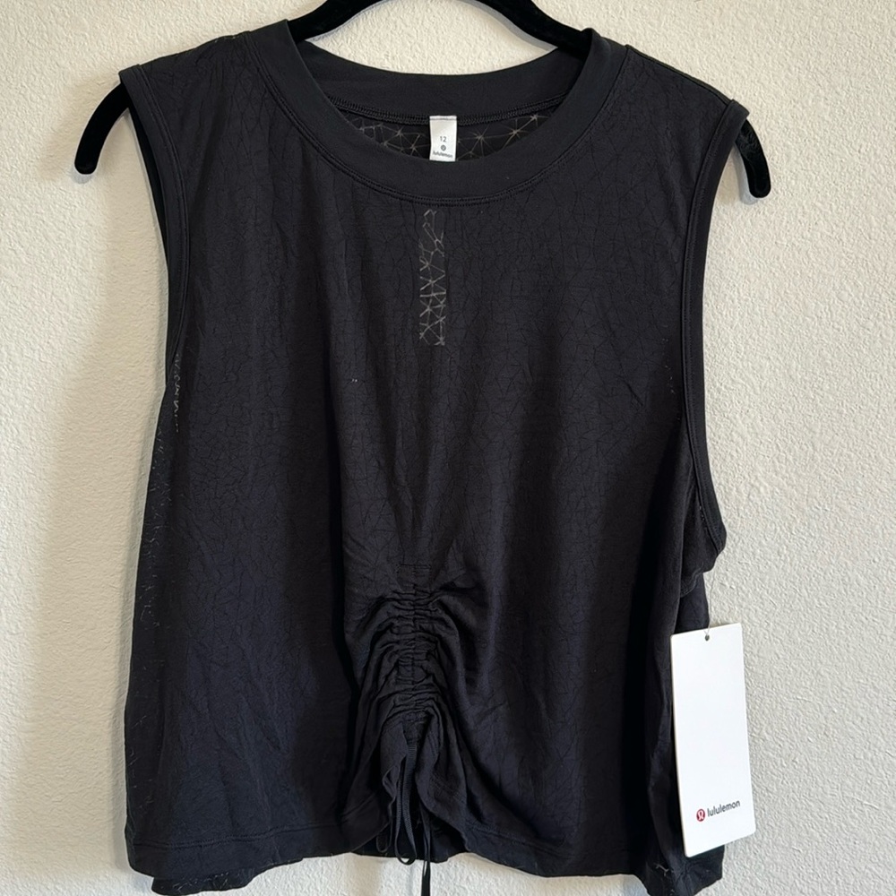 Lululemon Cinch Me Up front tank veil. Black size 12